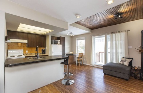 Calabogie Condo | Cozy Calabogie condo with high speed internet