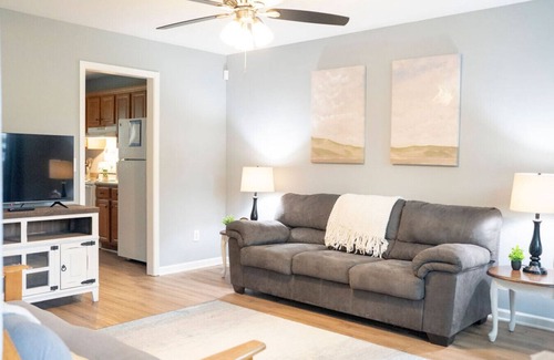 Auburn Apartment | Cozy Camelia Units A