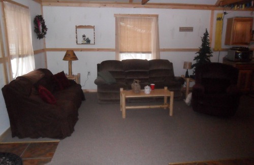 Redfield Cabin | Cozy Camp Retreat! Enjoy four wheeling, hunting, 3 miles to Redfield Reservoir.