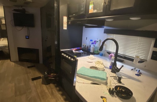 Longview RV Rental | Cozy Camping experience in a home away from home. Pet friendly. Non smoking.