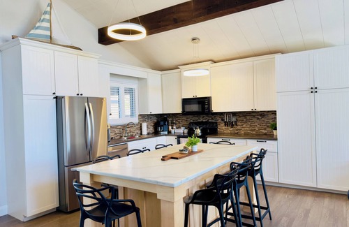 Turkey Point House | Cozy Canal Retreat. Sleeps 12!