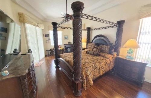 Palm Harbor House | Cozy Canal