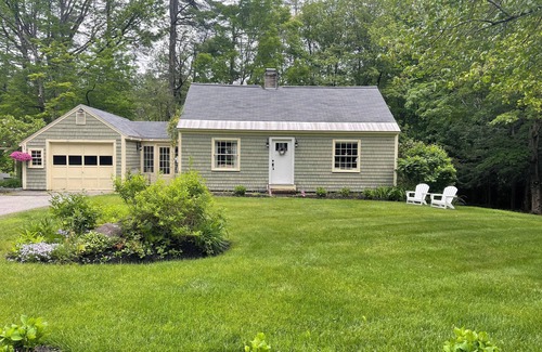 Peterborough House | Cozy Cape. Guest favorite. 2-bedroom house close to downtown Peterborough, NH