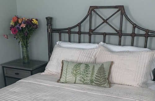 Palm Beach Country Estates Apartment | Cozy casita on the canal - minutes from beaches and shopping