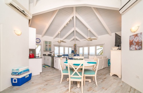 North Side Cottage | Cozy Cayman Beach Front Cottage - Emerald Sea House , 2 Bdrm 2 bath