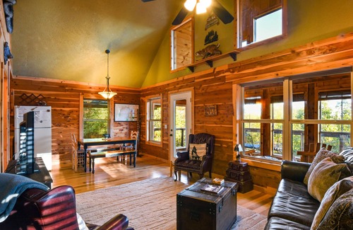 Sand Gap Cabin | Cozy Cedar Lodge surrounded by Ozark National Forest with great views!