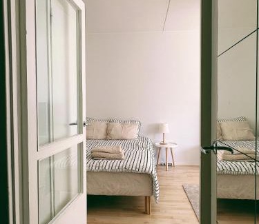 Ullanlinna Apartment | Cozy central flat next to tram and bus stations