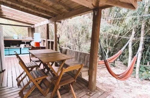 Praia do Rosa House | Cozy chalet immersed in native forest close to the beach and downtown Rosa!