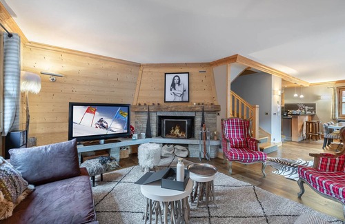 Le Praz Ski Chalet | Cozy Chalet in Central Courchevel Le Praz with Sauna, Near Lifts, Sleeps 10