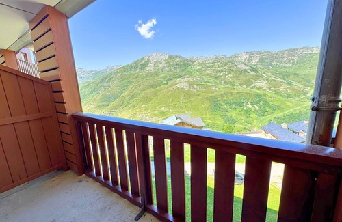 Reberty Apartment | Cozy Chalet-Style Studio near Ski Slopes, 3 Flocons Or