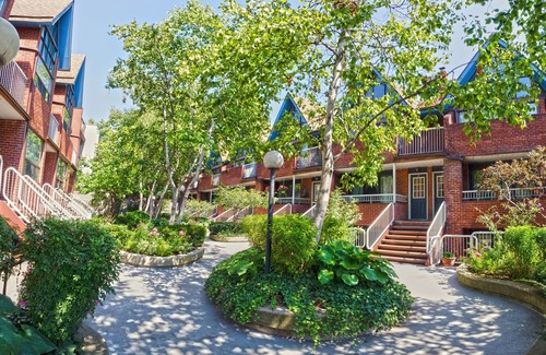Garden District Apartment | Cozy Chalet w/a fireplace in a quiet courtyard