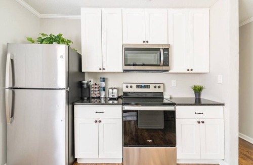 Paw Creek House | Cozy Charlotte Home 7 mins from UPTOWN!