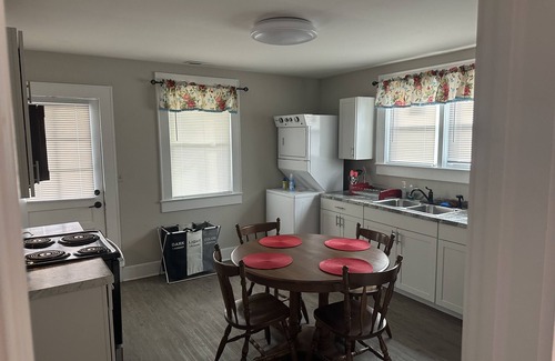 Kernersville House | Cozy & Charming In Kernersville