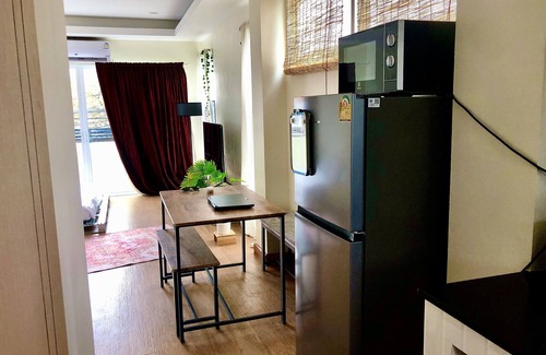 Din Daeng Apartment | Cozy City Studio with Fast WiFi & Balcony Views — 5 Minutes to MRT Metro!