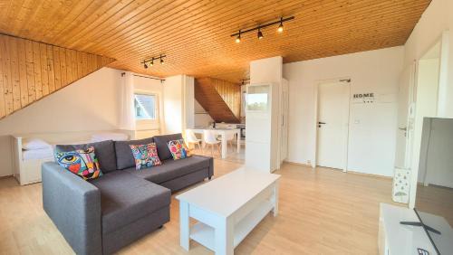 Ratingen Apartment | Cozy City Apartments 3, 2-Room Flat for Vacation & Messe Düsseldorf, Perfect Connectivity