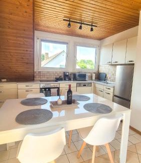 Ratingen Apartment | Cozy City Apartments 3, 2-Room Flat for Vacation & Messe Düsseldorf, Perfect Connectivity