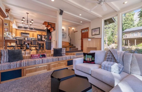Alpine Meadows Apartment | Cozy & Clean Cabin Free Shuttle to Palisades Bunk Room