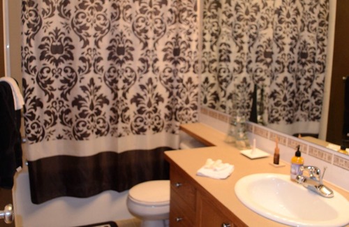 Red Deer House | Cozy clean comfortable