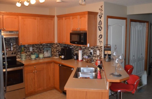 Red Deer House | Cozy clean comfortable