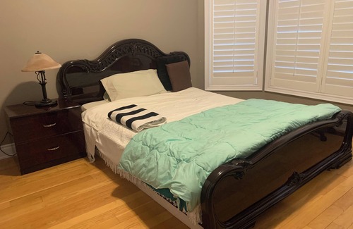 Aurora House | Cozy , clean house in heart of Aurora town , step to all different stores