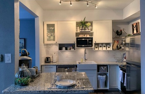 Houston Condo | Cozy, clean, quiet 2Bd/2Ba fully furnished condo in the heart of Galleria