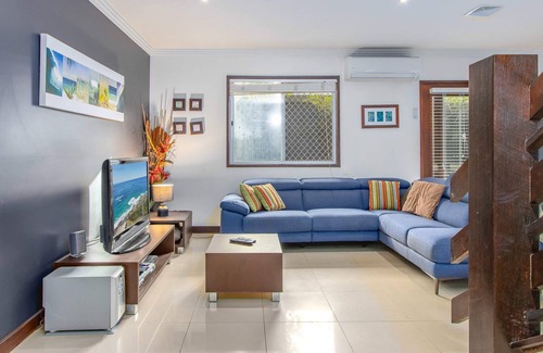 Hastings Point House | Cozy, Coastal 3BR Holiday Townhouse
