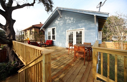 Galveston Cottage | Cozy Coastal Cottage 5 minutes from the Seawall. Fenced yard with chicken coop