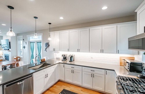 Lincoln City House | Cozy coastal retreat- Sauna, hot tub, firepit, ocean/forest views