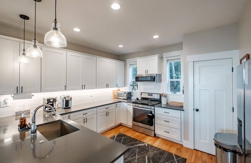 Lincoln City House | Cozy coastal retreat- Sauna, hot tub, firepit, ocean/forest views