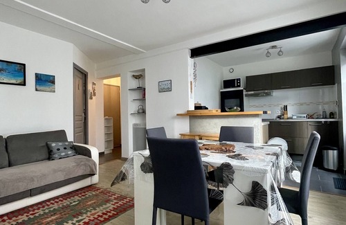 La Rochelle Apartment | Cozy cocoon of love with terrace and garden