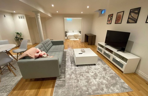 Thornhill House | Cozy Comfort Private Basementn5 Minutes to Yonge and Clark Intersection
