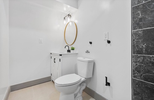 West Philadelphia Apartment | Cozy Comfortable and Quiet Queen Suite