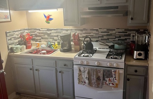 East Cleveland House | Cozy ,comfortable home with all the charm and amenities