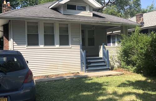 East Cleveland House | Cozy ,comfortable home with all the charm and amenities