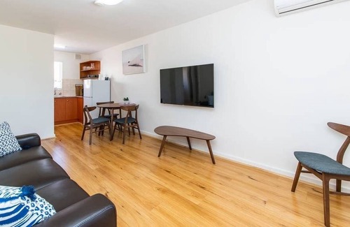 Rivervale Apartment | Cozy Comforts, walk to Crown & Optus Stadium