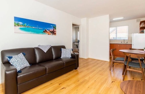 Rivervale Apartment | Cozy Comforts, walk to Crown & Optus Stadium