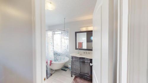 Cougar Ridge House | Cozy comfy and relaxing home at Cougaridge SW Calgary