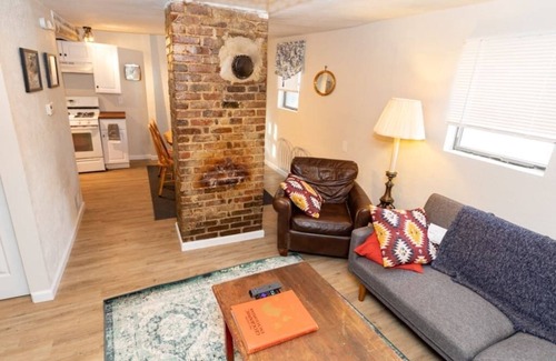 Mount Washington Cottage | Cozy & Comfy Cottage in the City - w/parking!