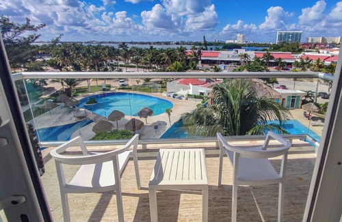 Punta Cancun Condo | Cozy Condo Beachfront Bedroom w/Beach View & Unbeatable Location