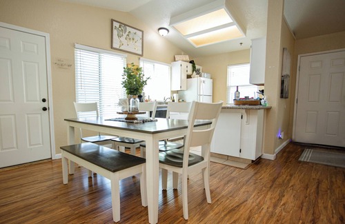 Three Rivers House | Cozy Condo minutes from the Sequoia National Park