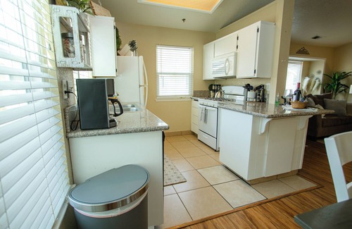 Three Rivers House | Cozy Condo minutes from the Sequoia National Park