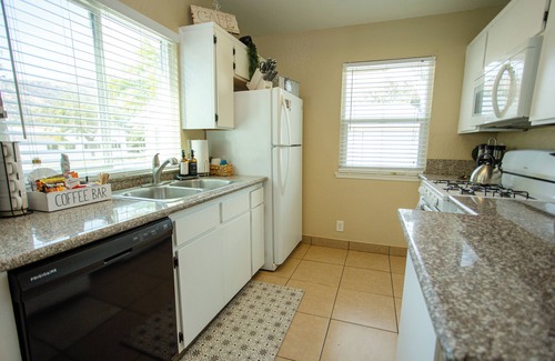 Three Rivers House | Cozy Condo minutes from the Sequoia National Park