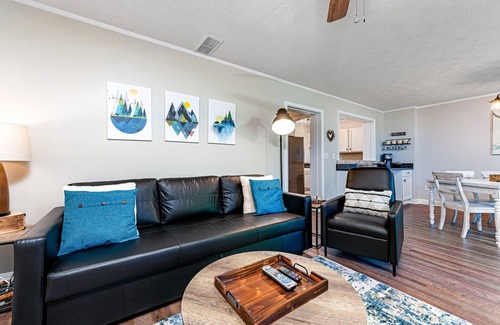 Sugar Mountain Condo | Cozy condo near the slopes with a full kitchen & furnished deck with great views