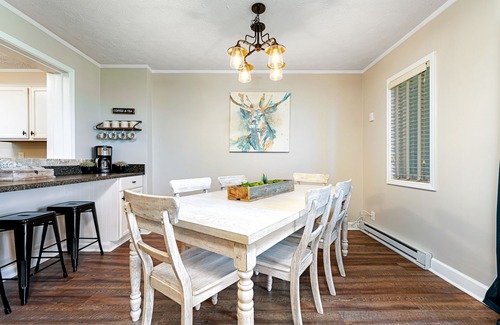 Sugar Mountain Condo | Cozy condo near the slopes with a full kitchen & furnished deck with great views