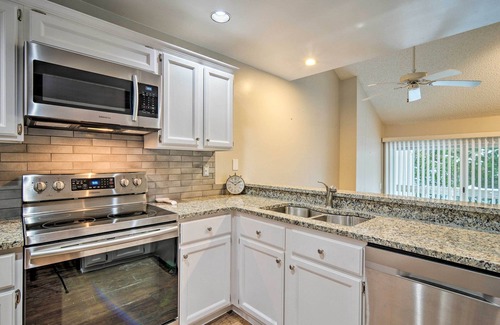 Harbor Springs Condo | Cozy Condo: Steps to Lake Michigan, 5 Mi to Boyne!