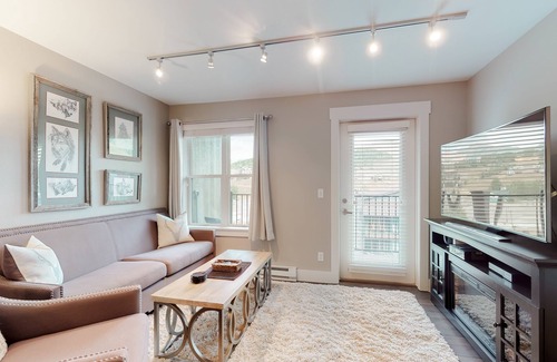 Crested Butte Condo | Cozy Condo with Great Mountain Views & Location – Walk to Slopes