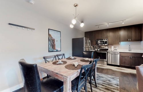 Crested Butte Condo | Cozy Condo with Great Mountain Views & Location – Walk to Slopes