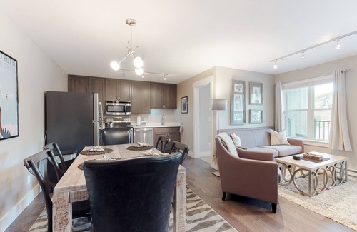 Crested Butte Condo | Cozy Condo with Great Mountain Views & Location – Walk to Slopes