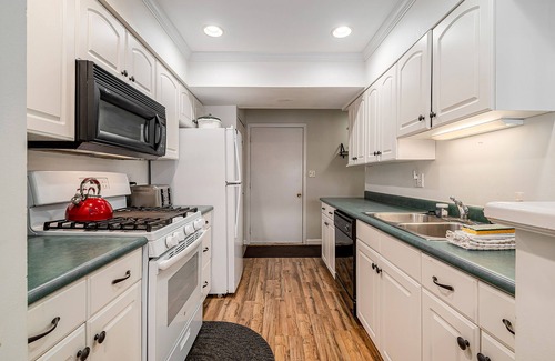 Harbor Springs Condo | Cozy Condo with Shared Pool & Tennis, Fast WiFi, Private Deck & Gas Fireplace