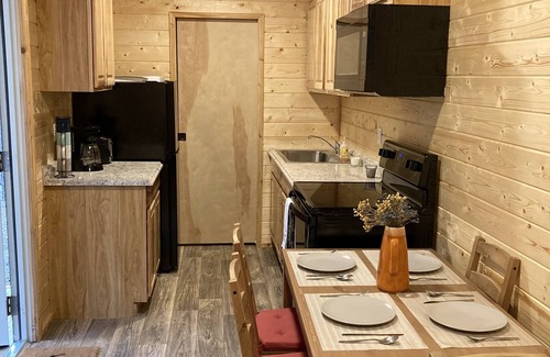 Woden Cabin | Cozy container cabin nestled in the Angelina National Forrest!